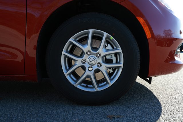 New 2026 Chrysler Voyager LX image 5