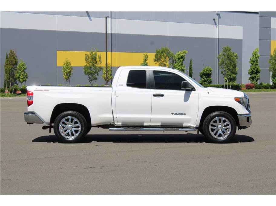 Used 2018 Toyota Tundra SR5 w/ SR5 Upgrade Package RWD image 4