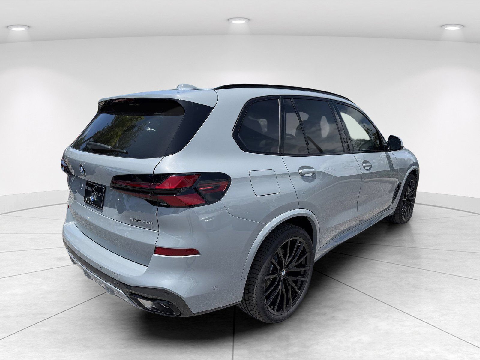 New 2026 BMW X5 xDrive40i w/ M Sport Package AWD/4WD image 4