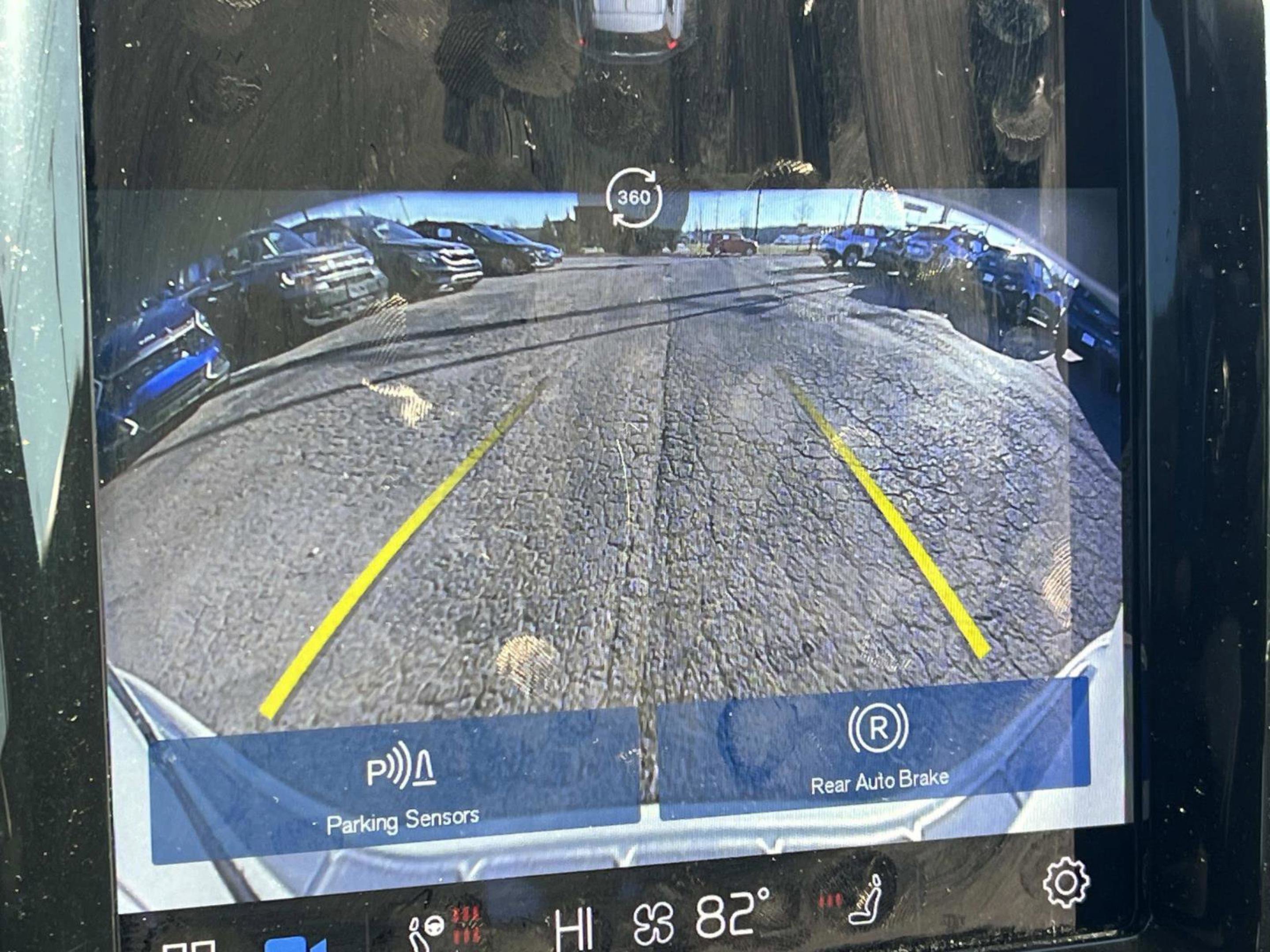 Used 2023 Volvo XC60 B5 Ultimate image 10