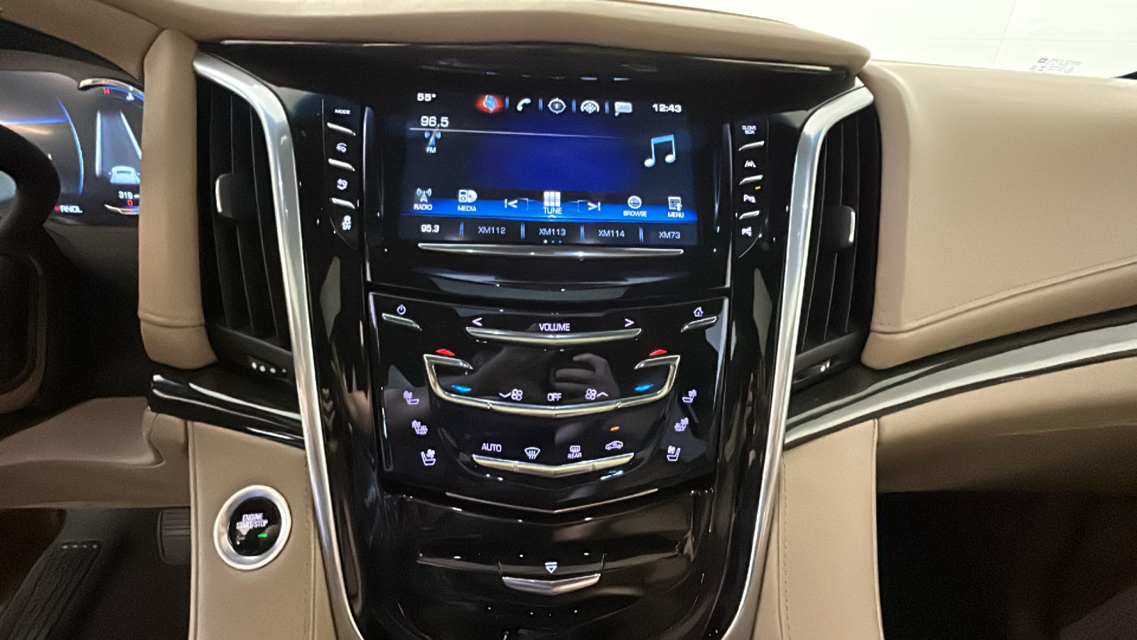 Used 2019 Cadillac Escalade Platinum RWD image 28