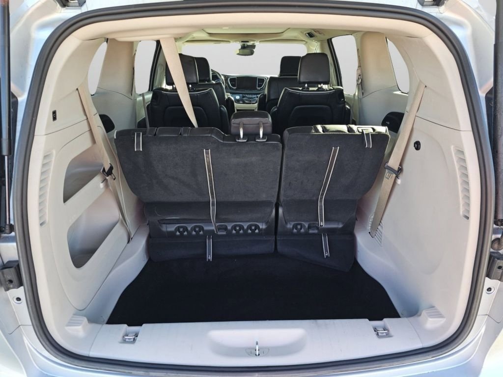 Used 2023 Chrysler Pacifica Limited AWD/4WD image 26