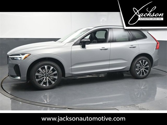Used 2025 Volvo XC60 B5 Core w/ Climate Package image 4