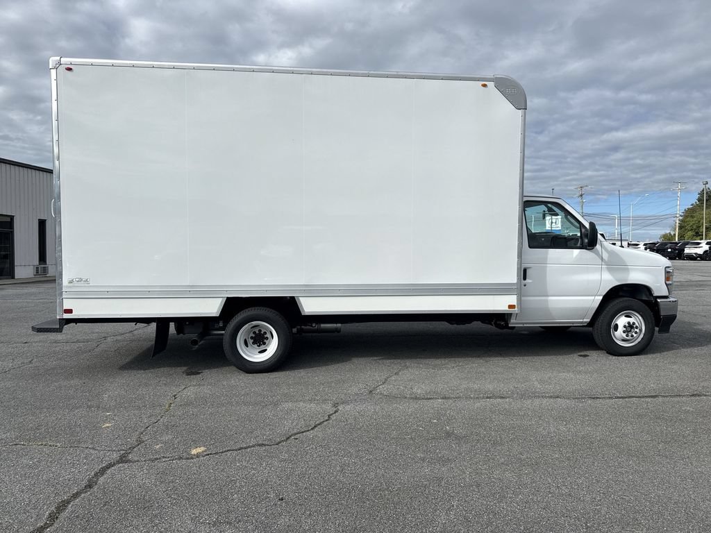 New 2026 Ford E-450 and Econoline 450 Super Duty w/ Power Equipment Group RWD image 4