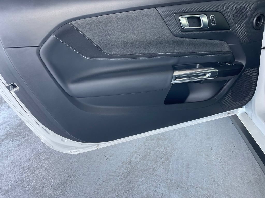 Used 2025 Ford Mustang GT RWD image 9