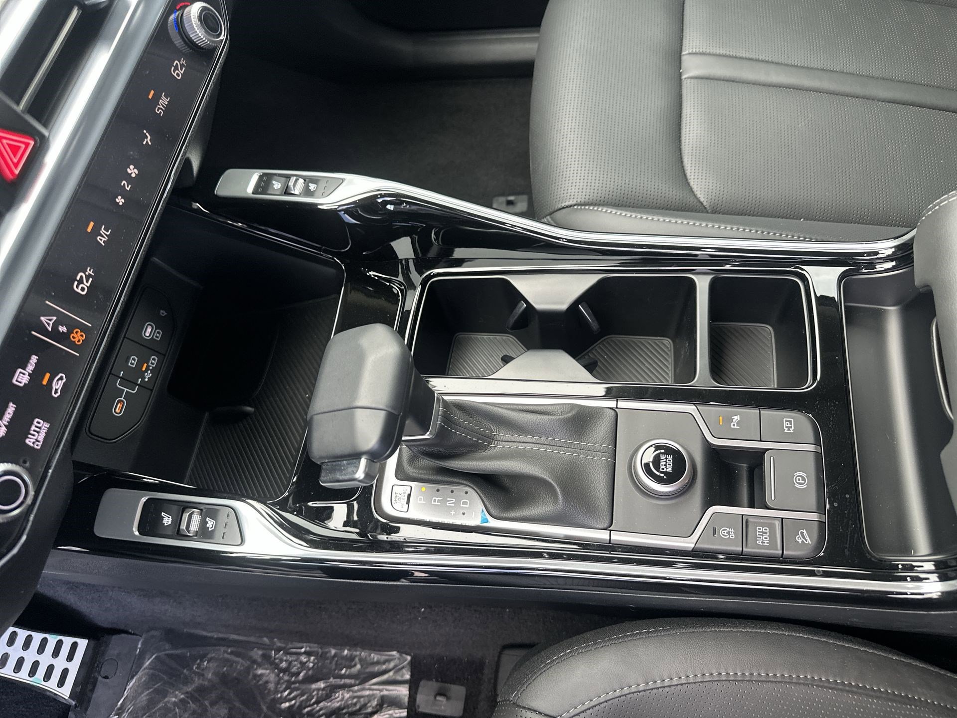 Certified 2025 Kia Sorento SX FWD image 20
