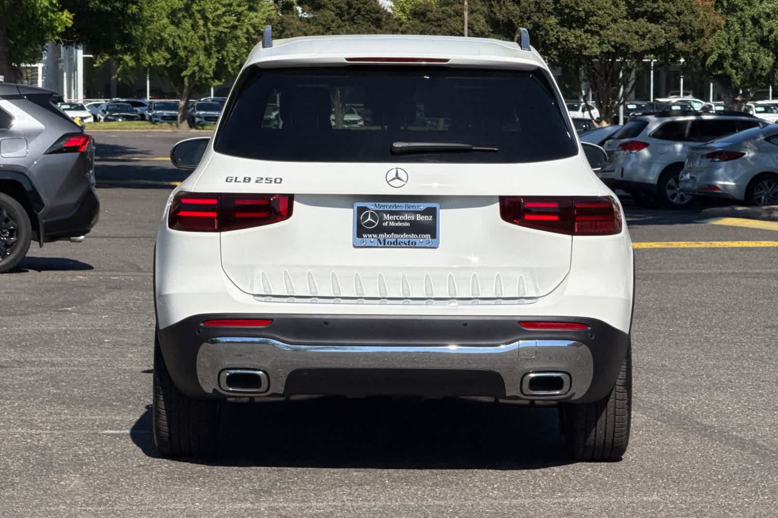 New 2026 Mercedes-Benz GLB 250 image 4