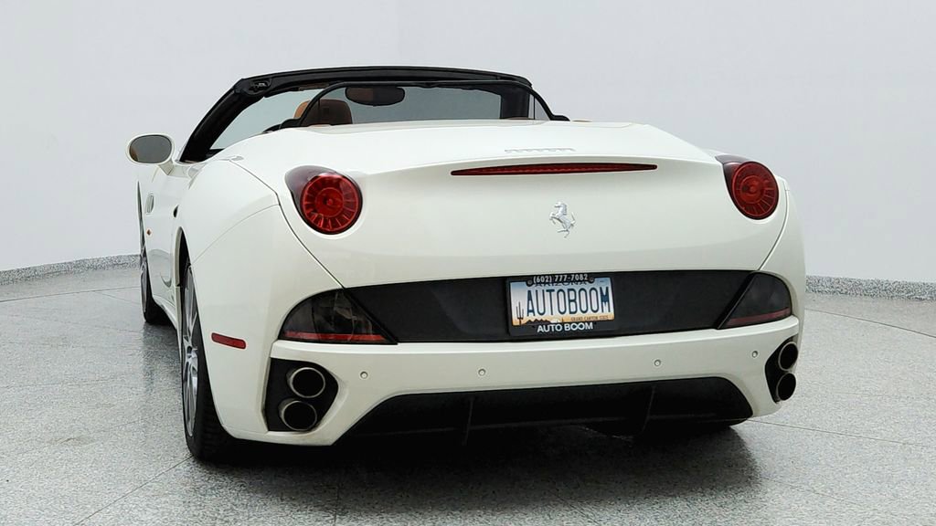 Used 2014 Ferrari California image 4