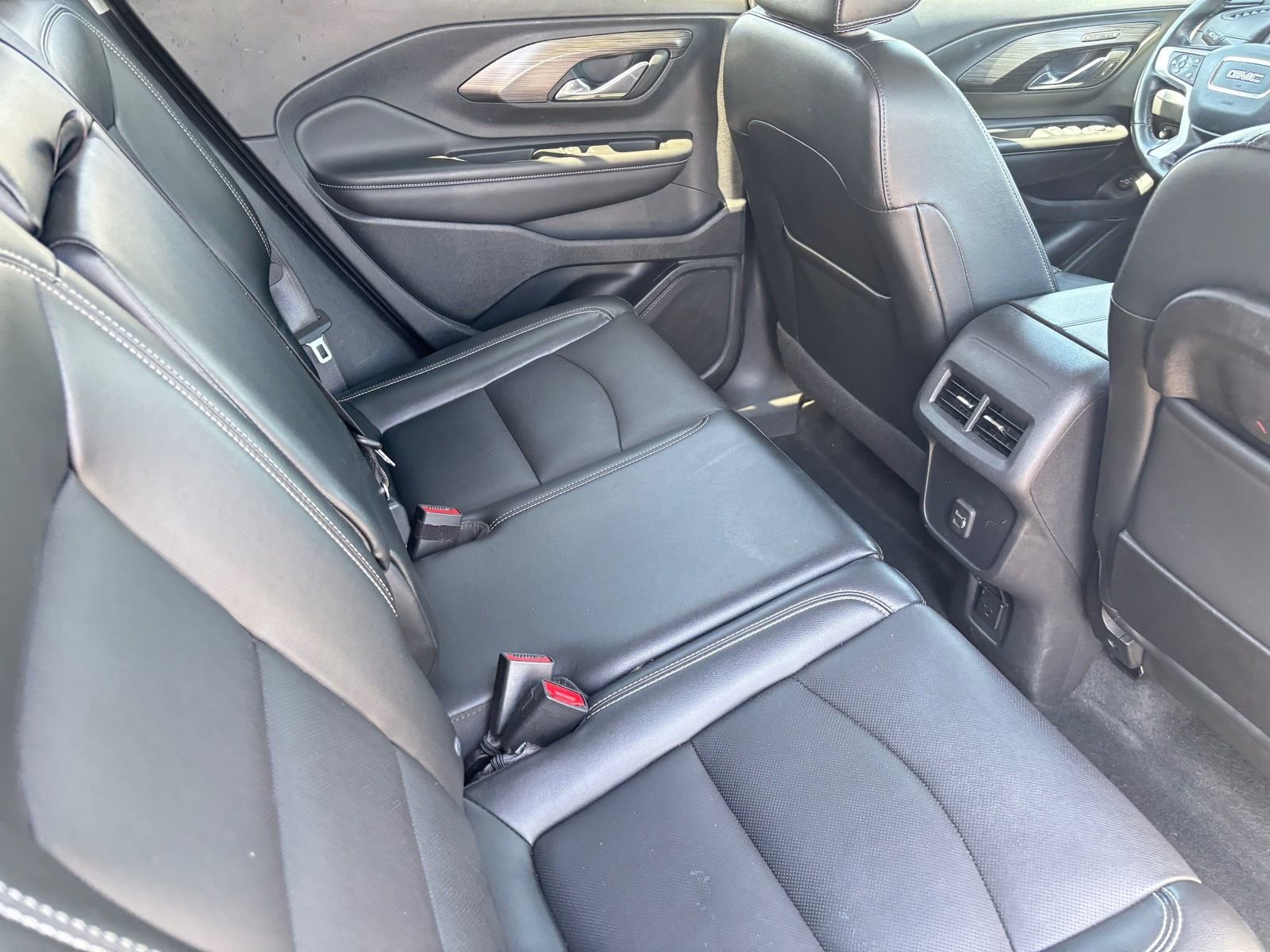 Used 2023 GMC Terrain SLT image 16