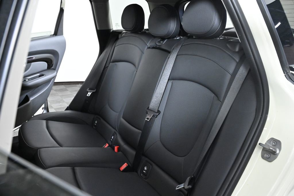 Used 2023 MINI Cooper Clubman S w/ Premium Package FWD image 29