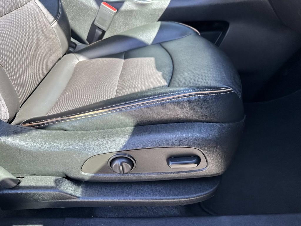 Used 2023 GMC Terrain AT4 image 12