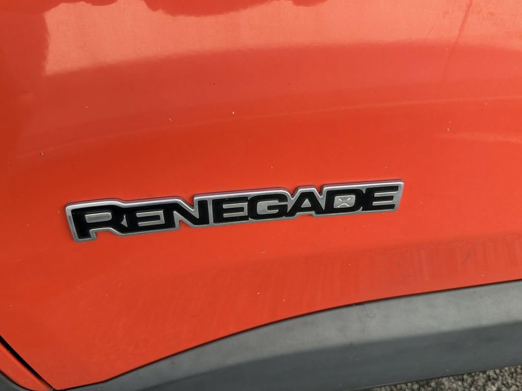 Used 2017 Jeep Renegade Latitude FWD image 8