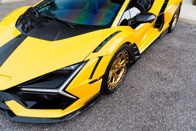 Used 2025 Lamborghini Revuelto AWD/4WD image 9