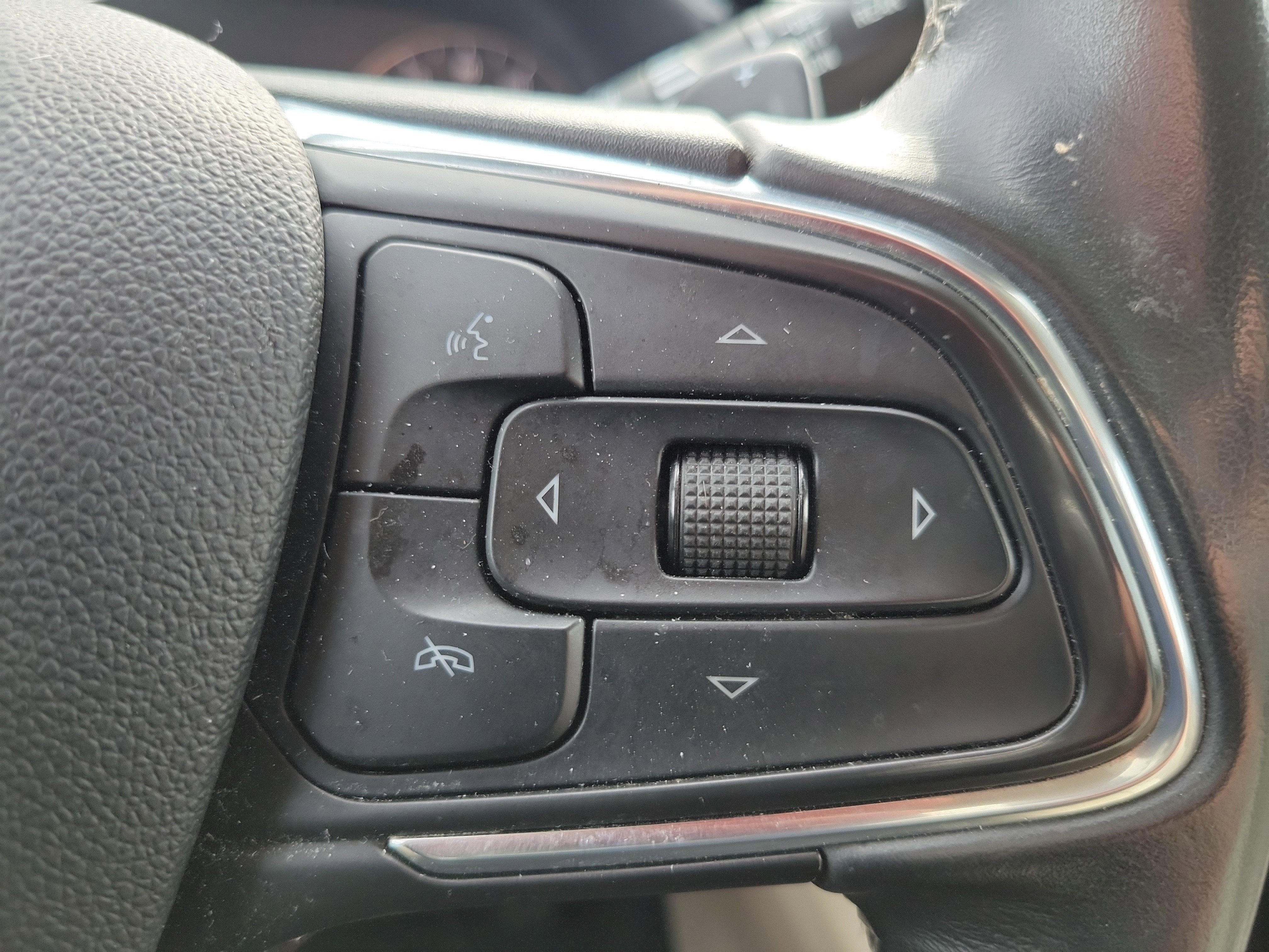 Used 2023 Buick Envision Preferred image 22