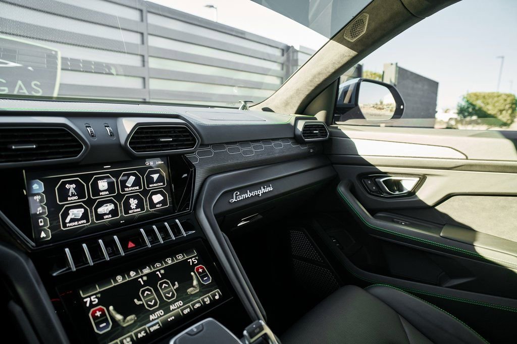 Used 2021 Lamborghini Urus image 77