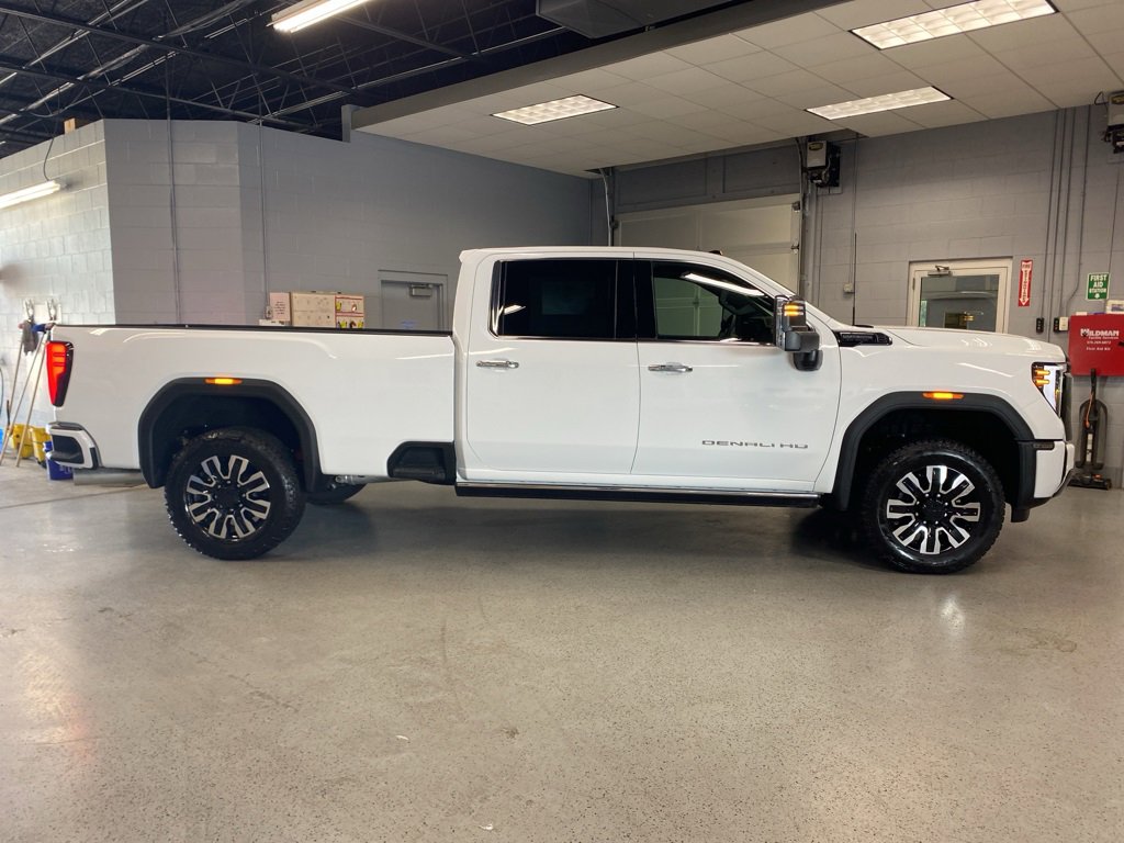 New 2025 GMC Sierra 3500 Denali Ultimate image 9