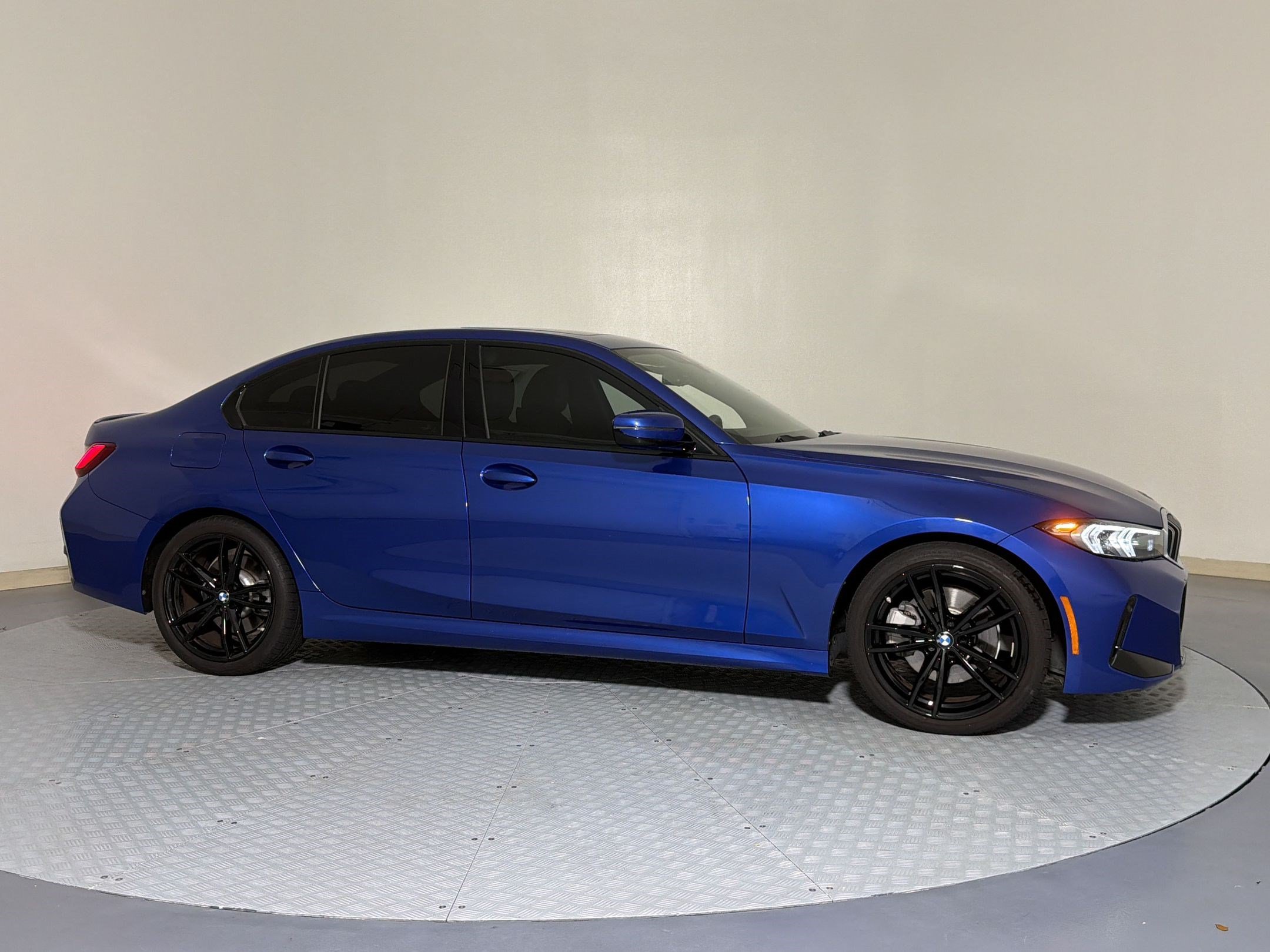Certified 2023 BMW 330i Sedan w/ M Sport Package RWD image 19