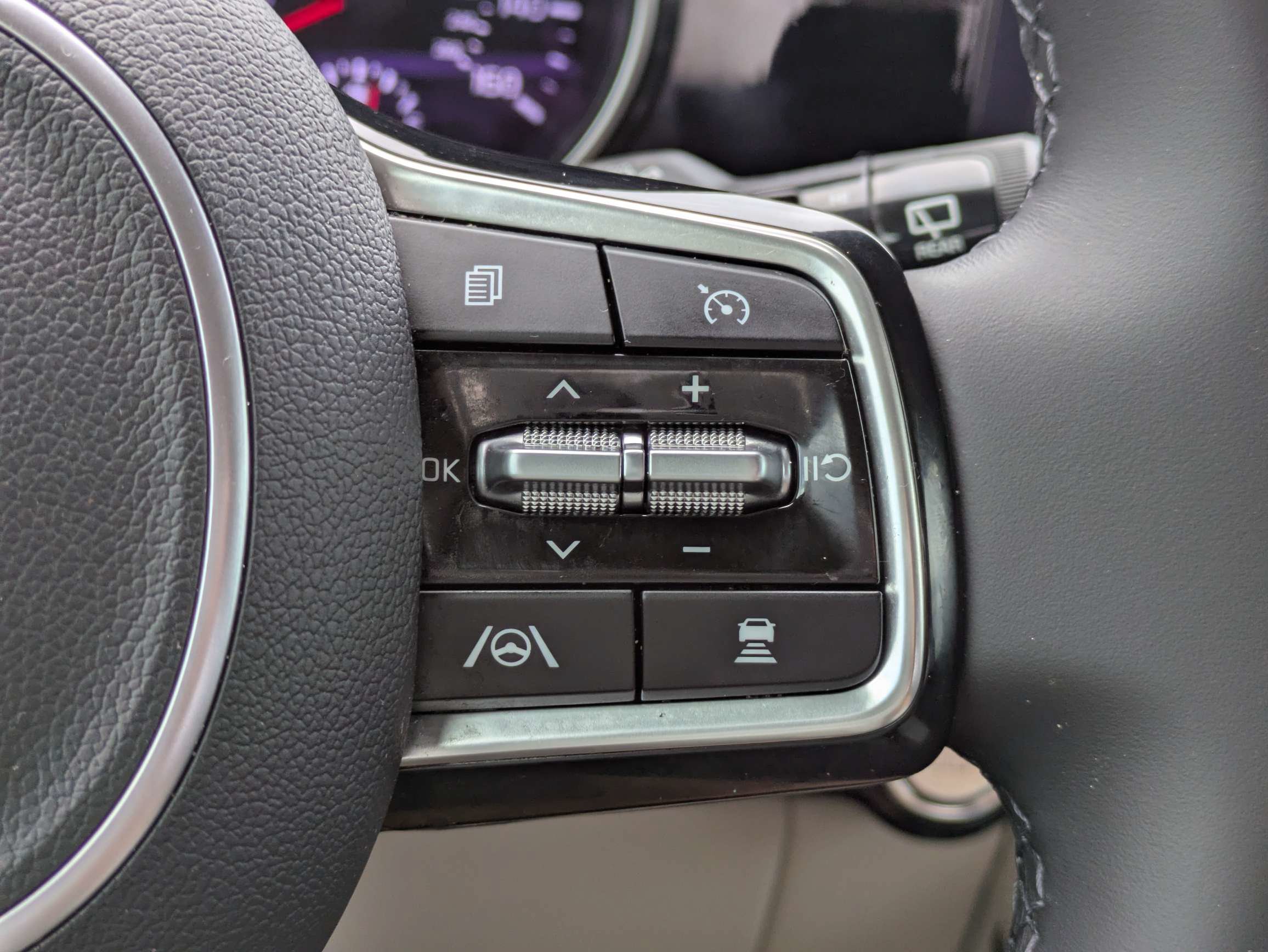 Certified 2024 Kia Carnival EX FWD image 24