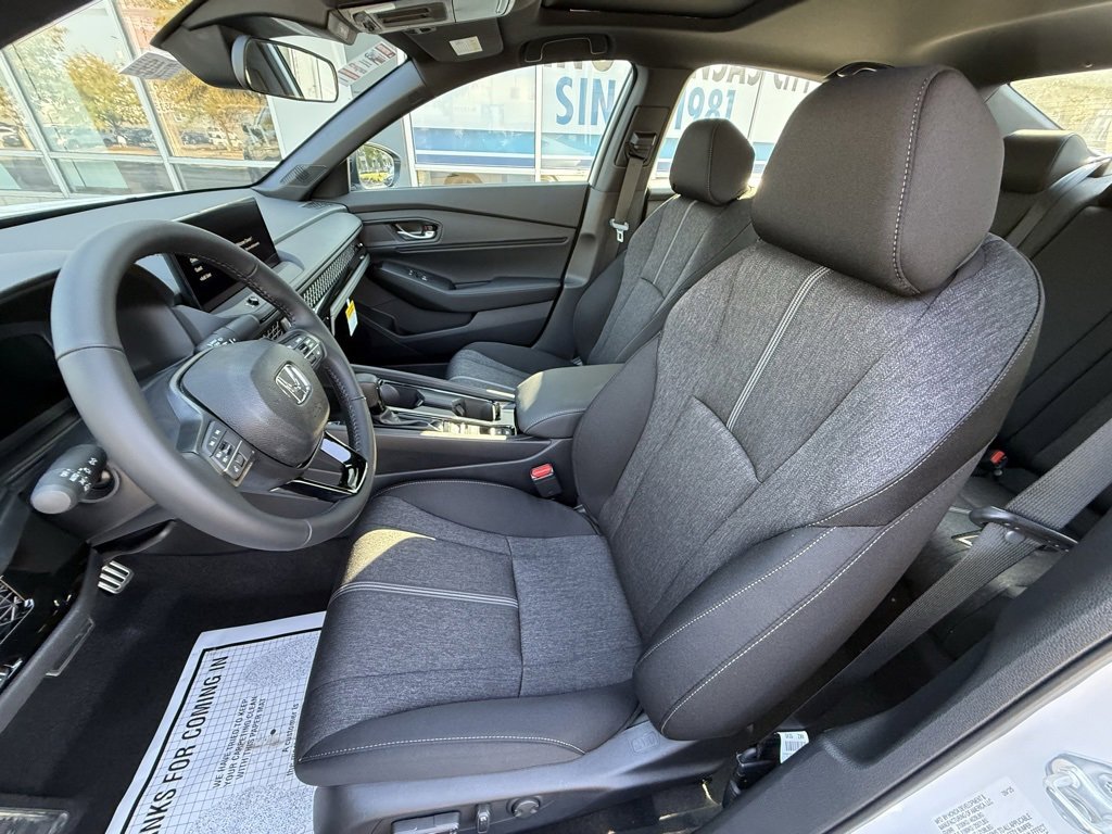 Used 2025 Honda Accord Sport image 8