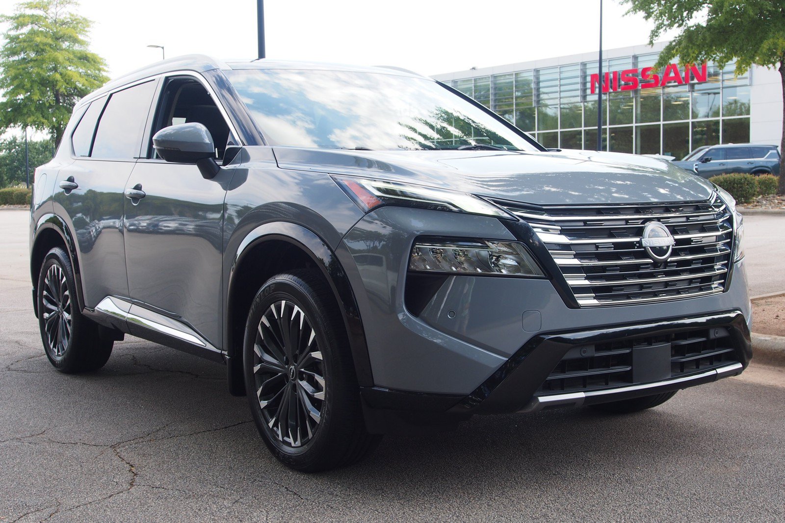 Used 2024 Nissan Rogue Platinum FWD video 1