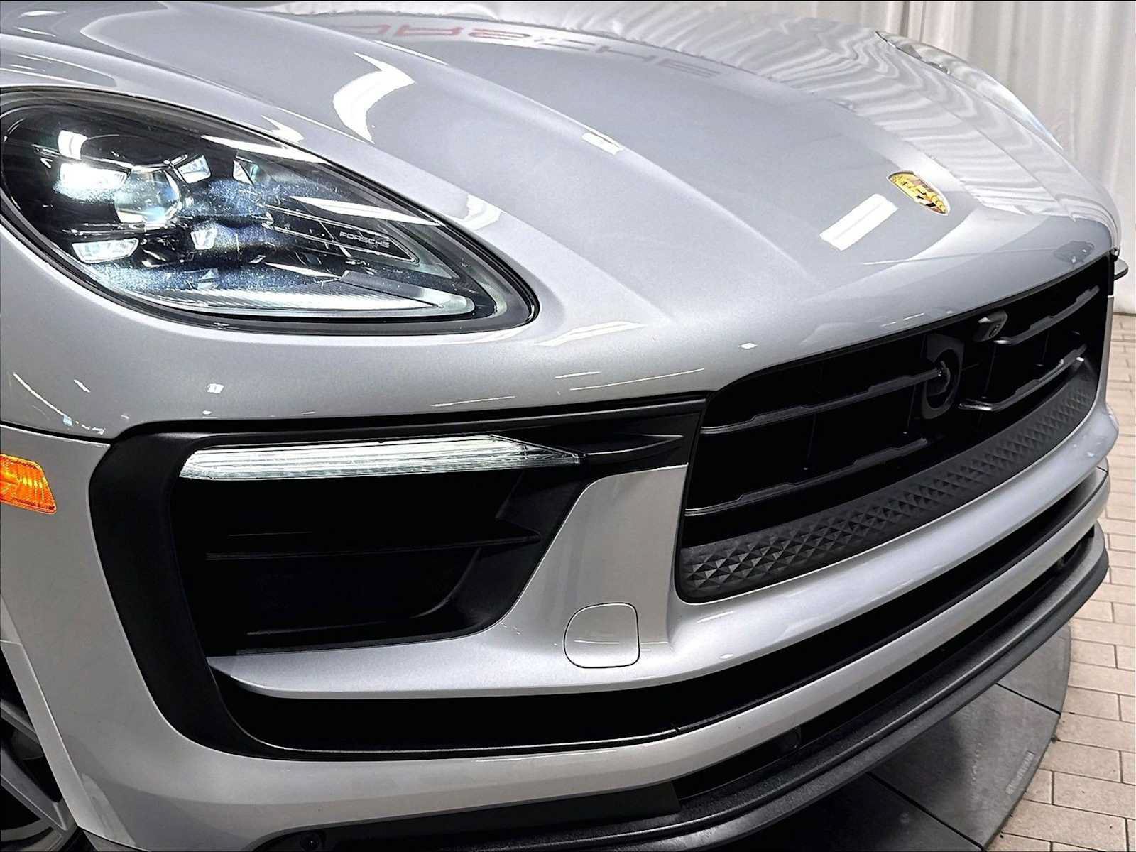 Used 2026 Porsche Macan AWD/4WD image 32