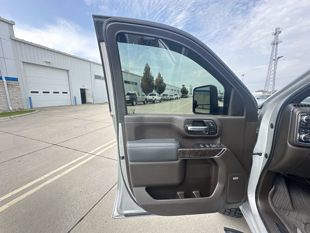 Used 2023 GMC Sierra 2500 Denali w/ Technology Package AWD/4WD image 22