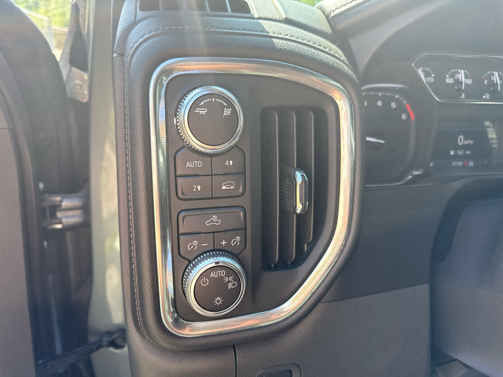 Used 2019 GMC Sierra 1500 SLE w/ SLE Value Package AWD/4WD image 14
