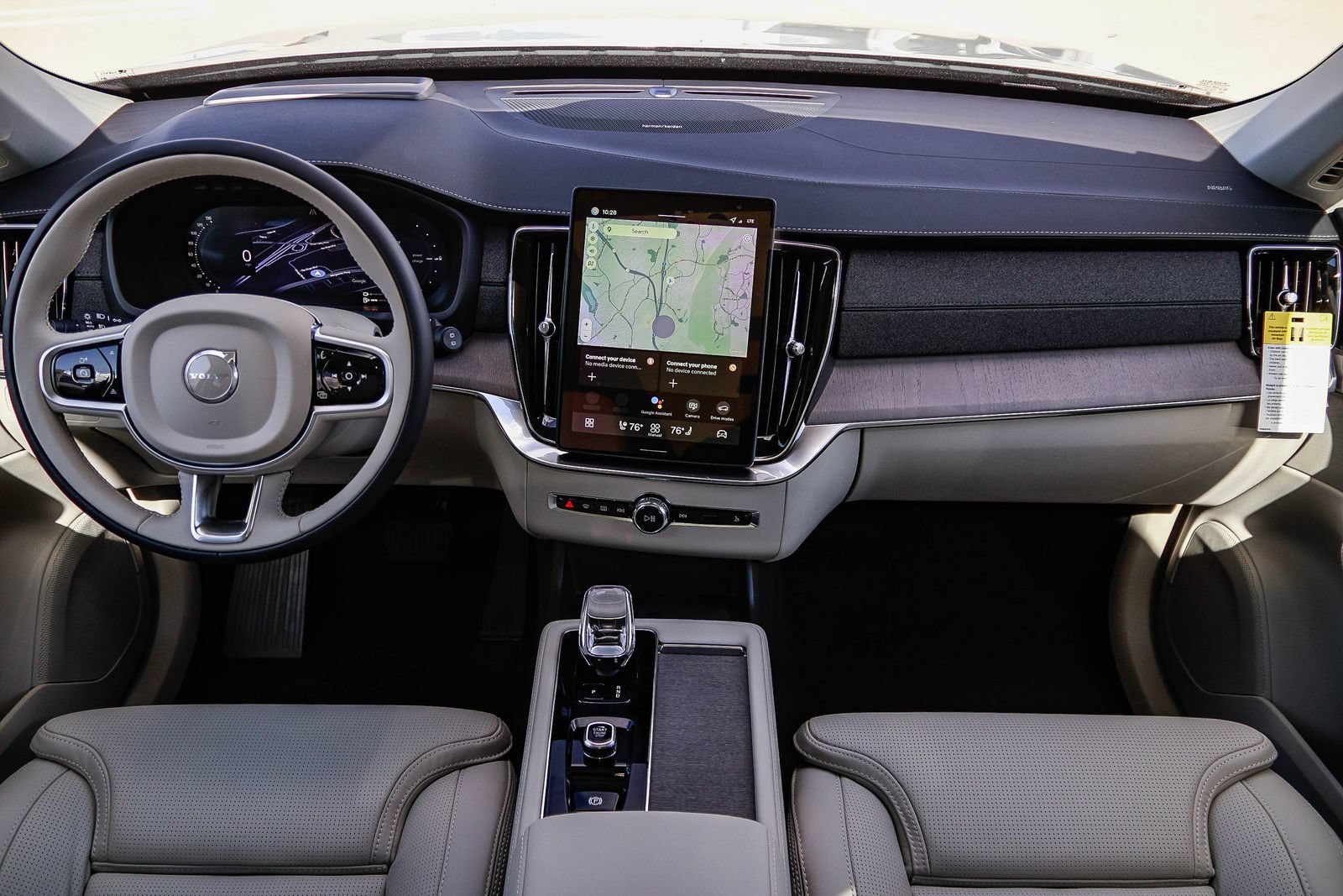 New 2026 Volvo XC90 T8 Ultra w/ Protection Package Premier AWD/4WD image 12