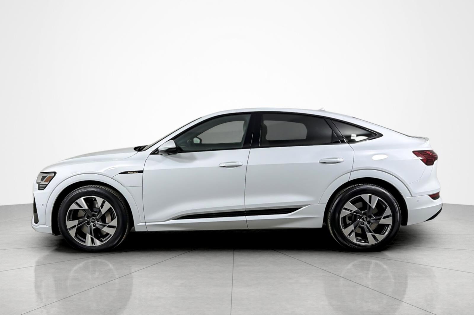 Certified 2023 Audi e-tron Premium w/ Convenience Plus Package AWD/4WD image 2