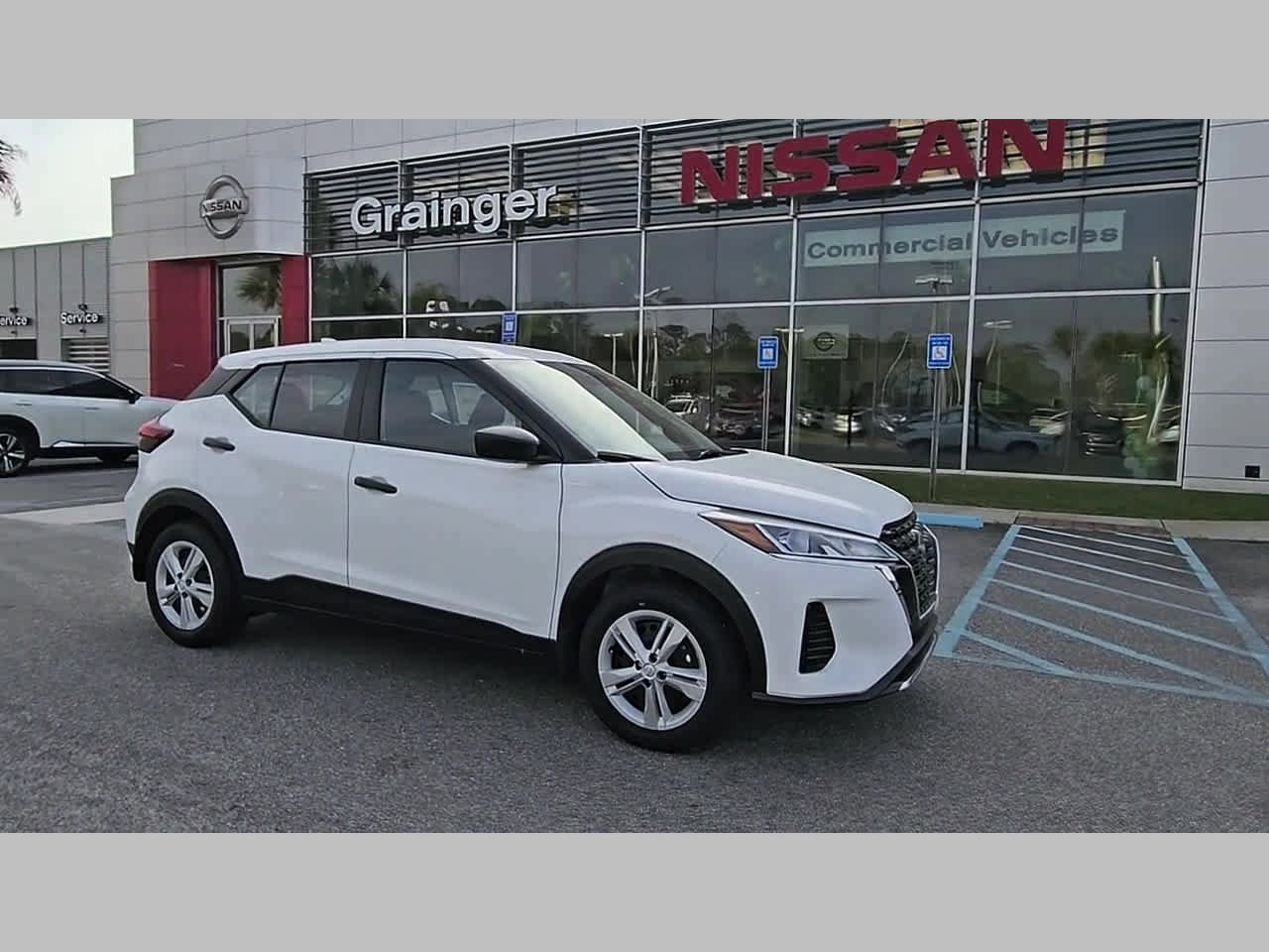 New 2025 Nissan Kicks Play S image 36