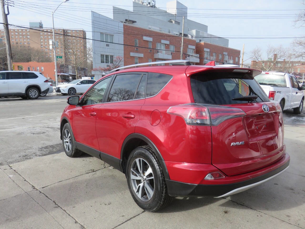 Used 2016 Toyota RAV4 XLE AWD/4WD image 5