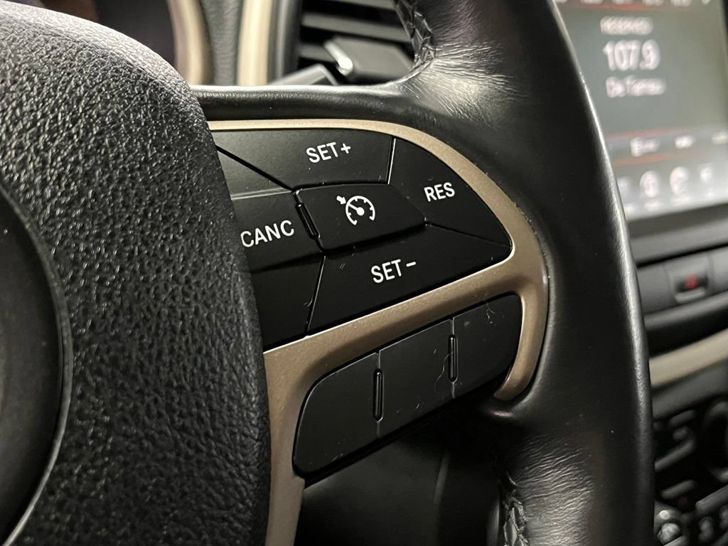 Used 2015 Jeep Cherokee Latitude w/ Comfort/Convenience Group AWD/4WD image 26
