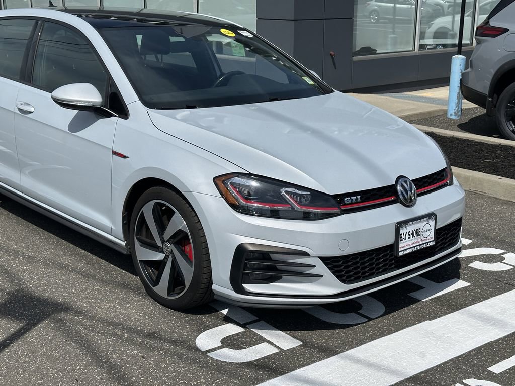 Used 2018 Volkswagen GTI SE FWD image 3