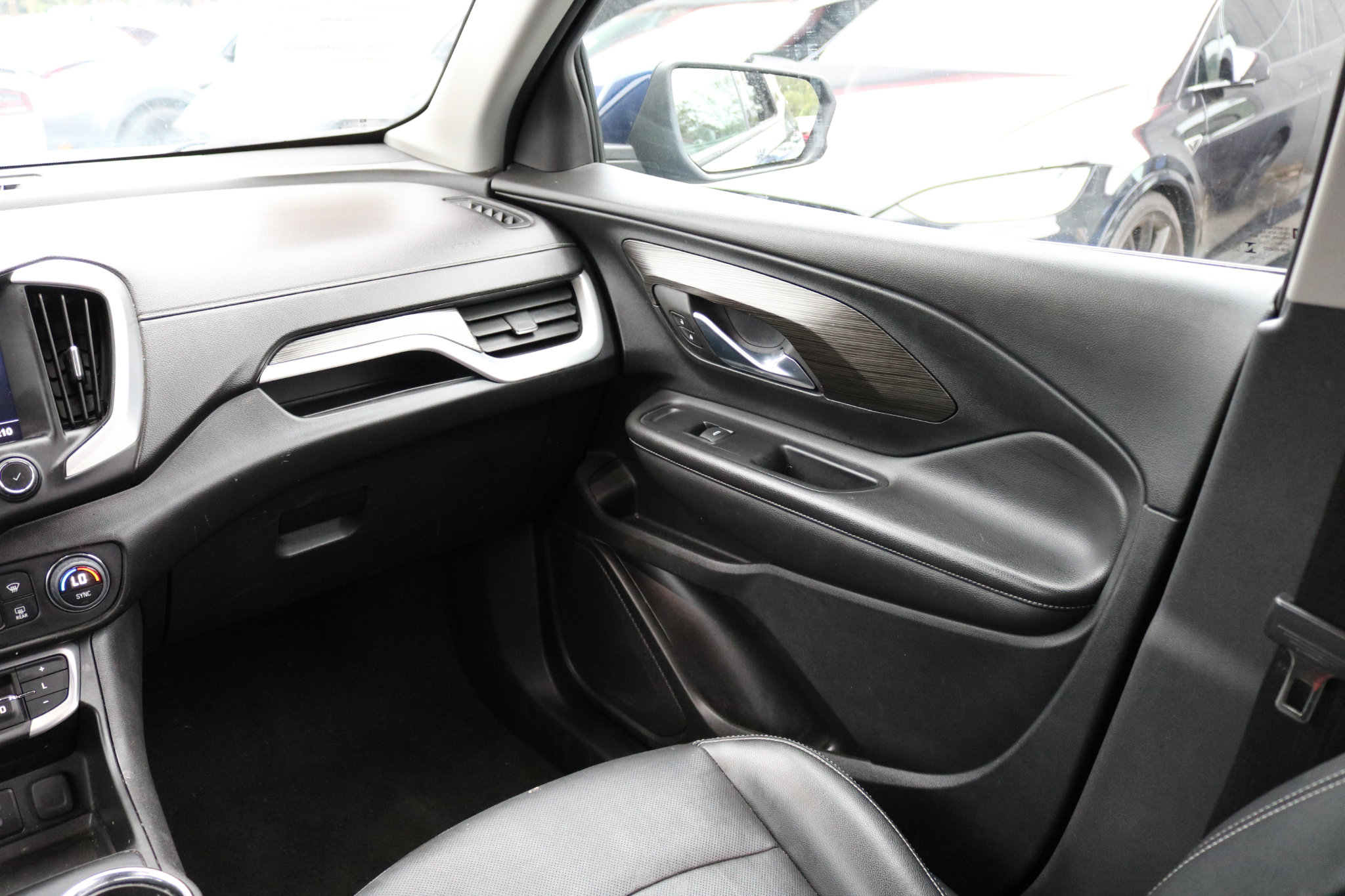 Used 2023 GMC Terrain SLT image 31