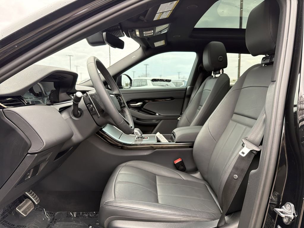 Used 2024 Land Rover Range Rover Evoque Dynamic SE image 3