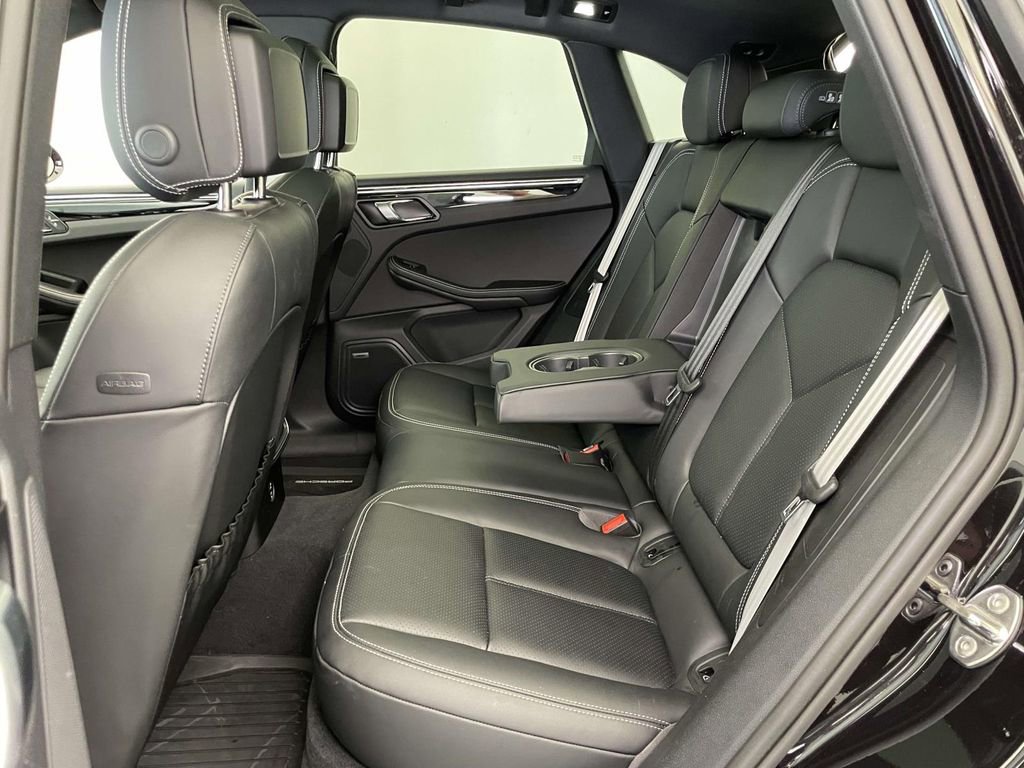 Certified 2025 Porsche Macan image 19