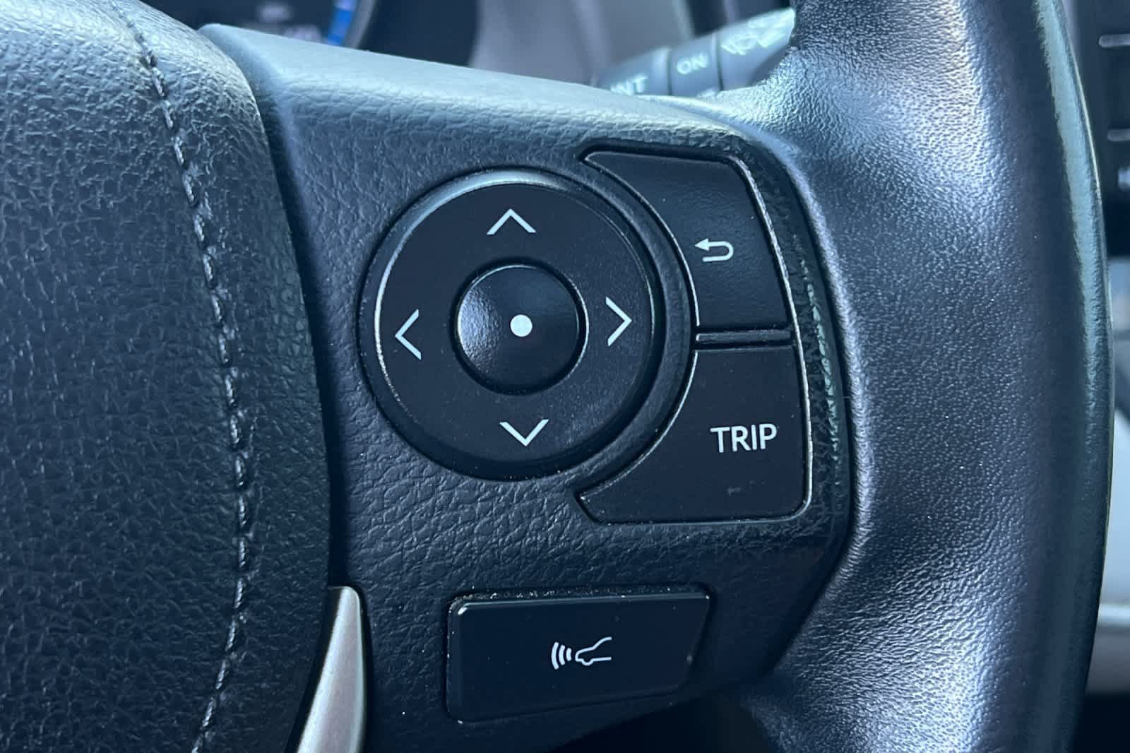 Used 2018 Toyota RAV4 XLE FWD image 29