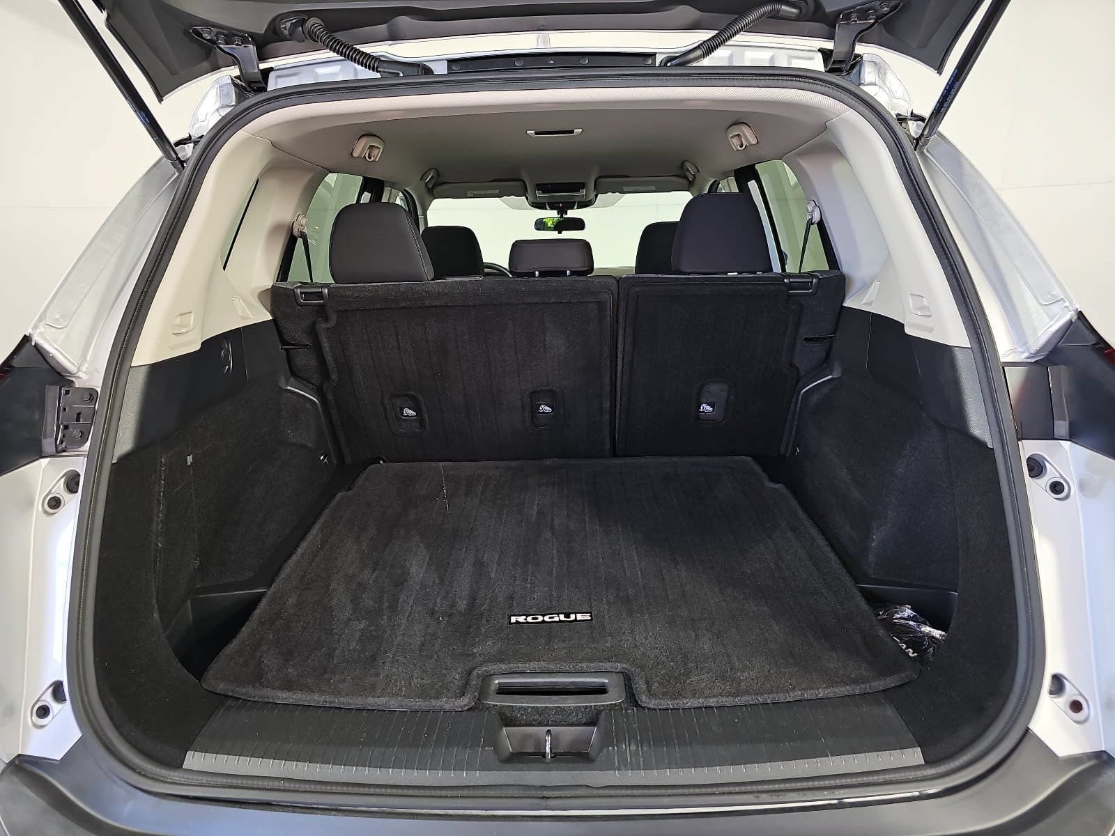 Used 2021 Nissan Rogue SV FWD image 12