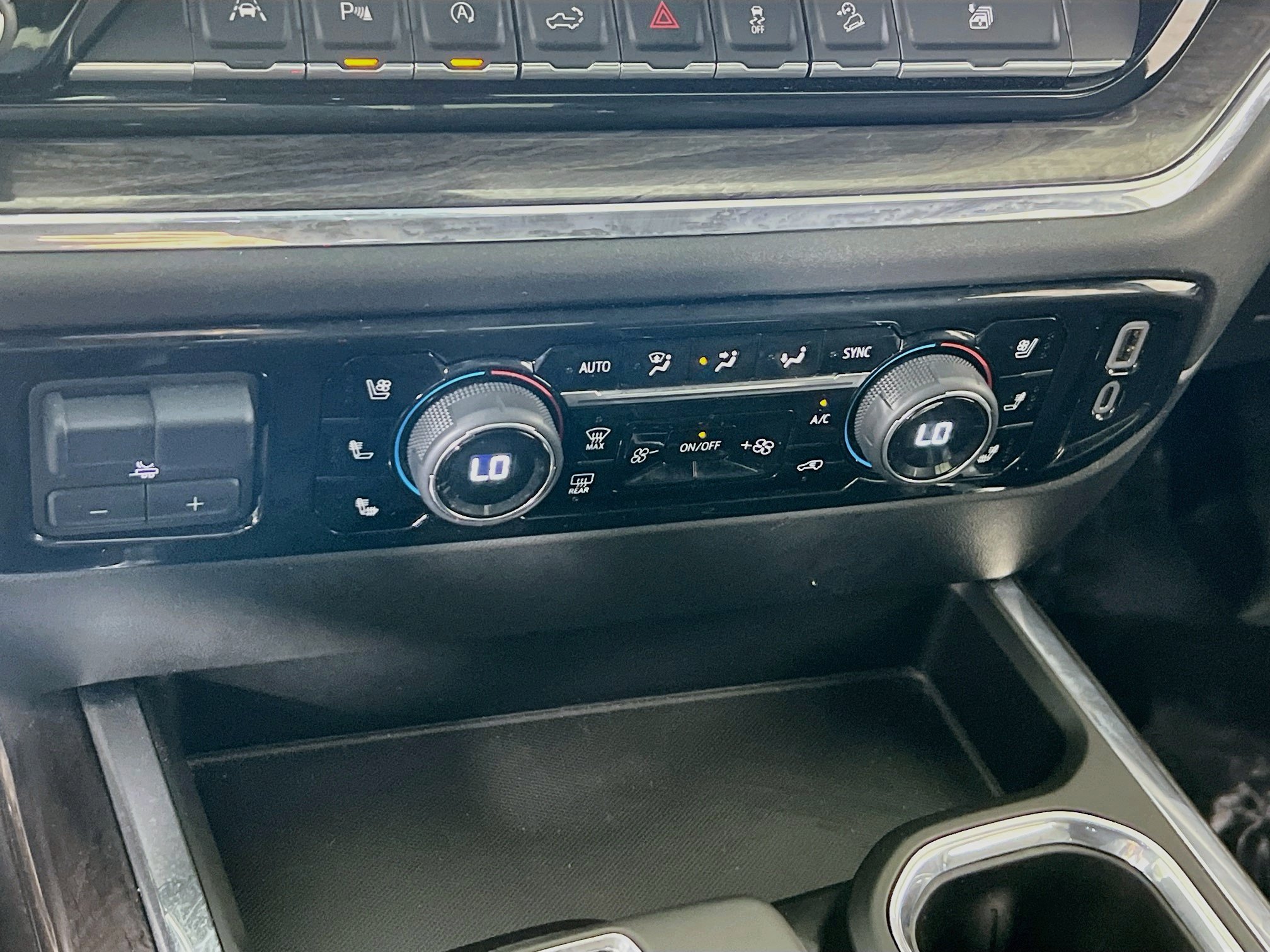 Used 2024 Chevrolet Silverado 1500 LTZ AWD/4WD image 16