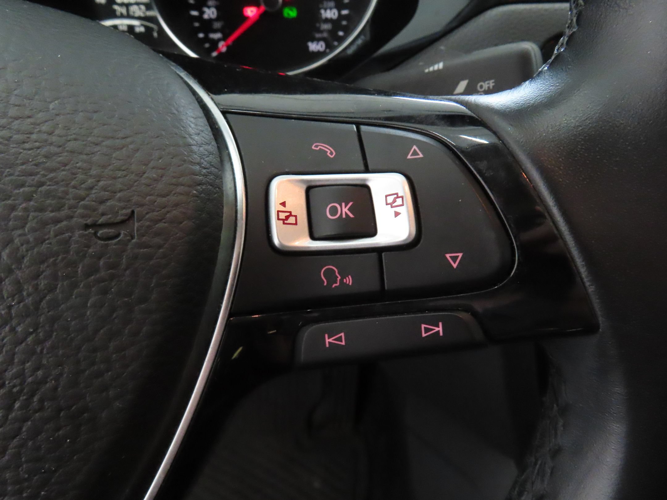 Used 2016 Volkswagen Jetta SEL FWD image 14
