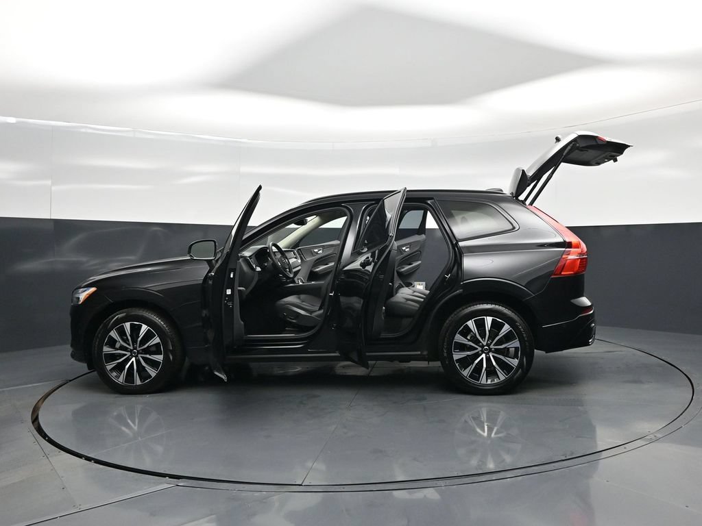 Used 2025 Volvo XC60 B5 Plus AWD/4WD image 37