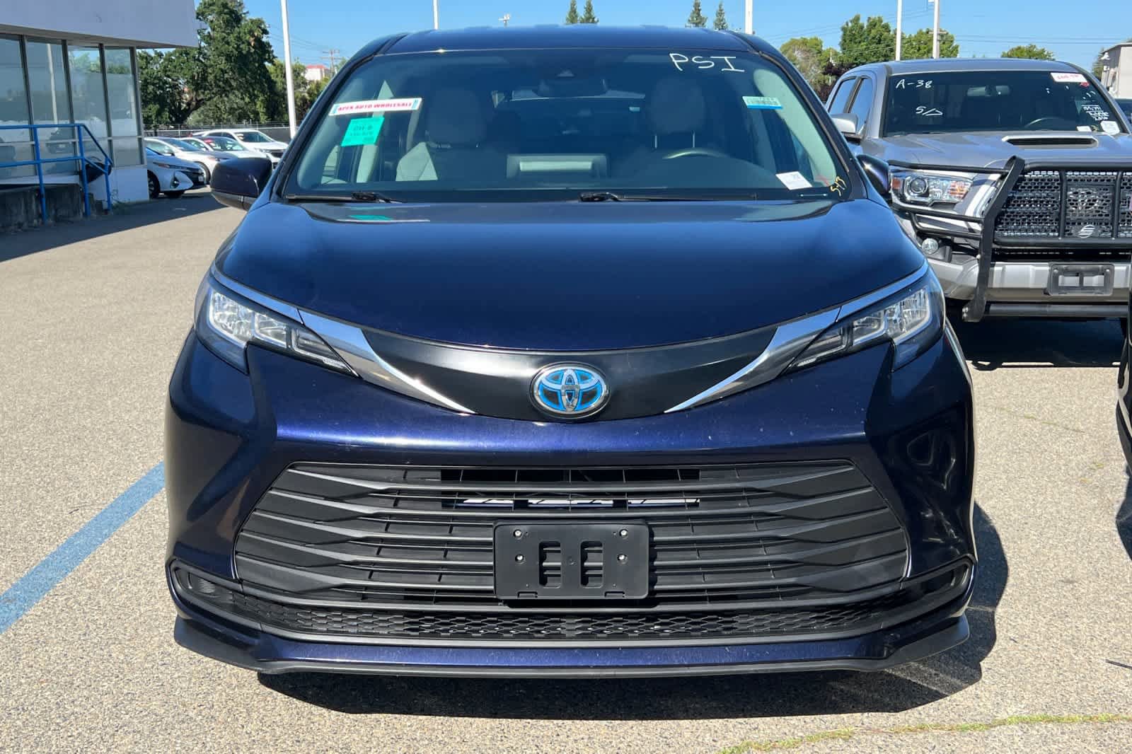 Certified 2023 Toyota Sienna LE FWD video 2
