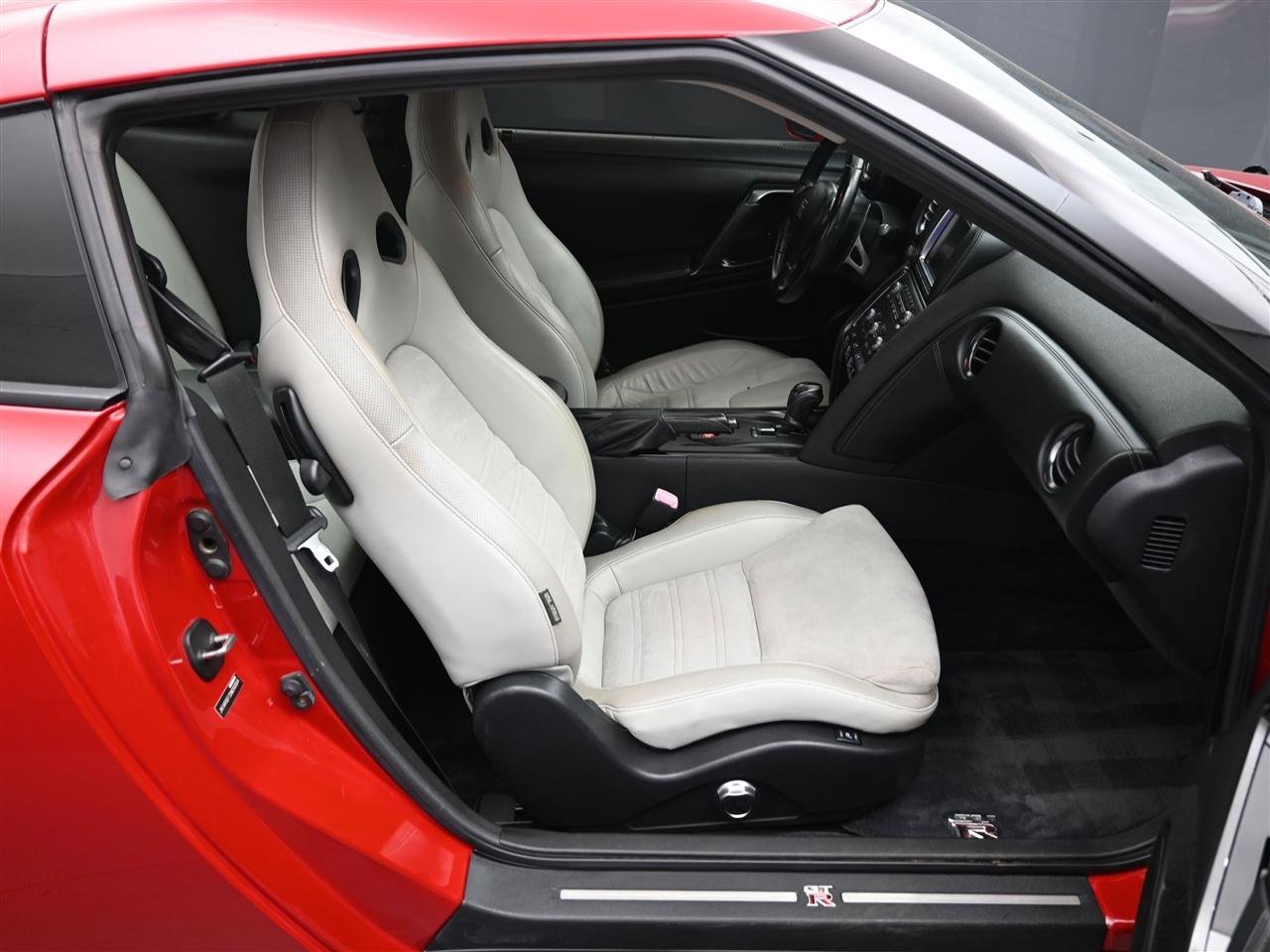 Used 2013 Nissan GT-R Premium AWD/4WD image 9
