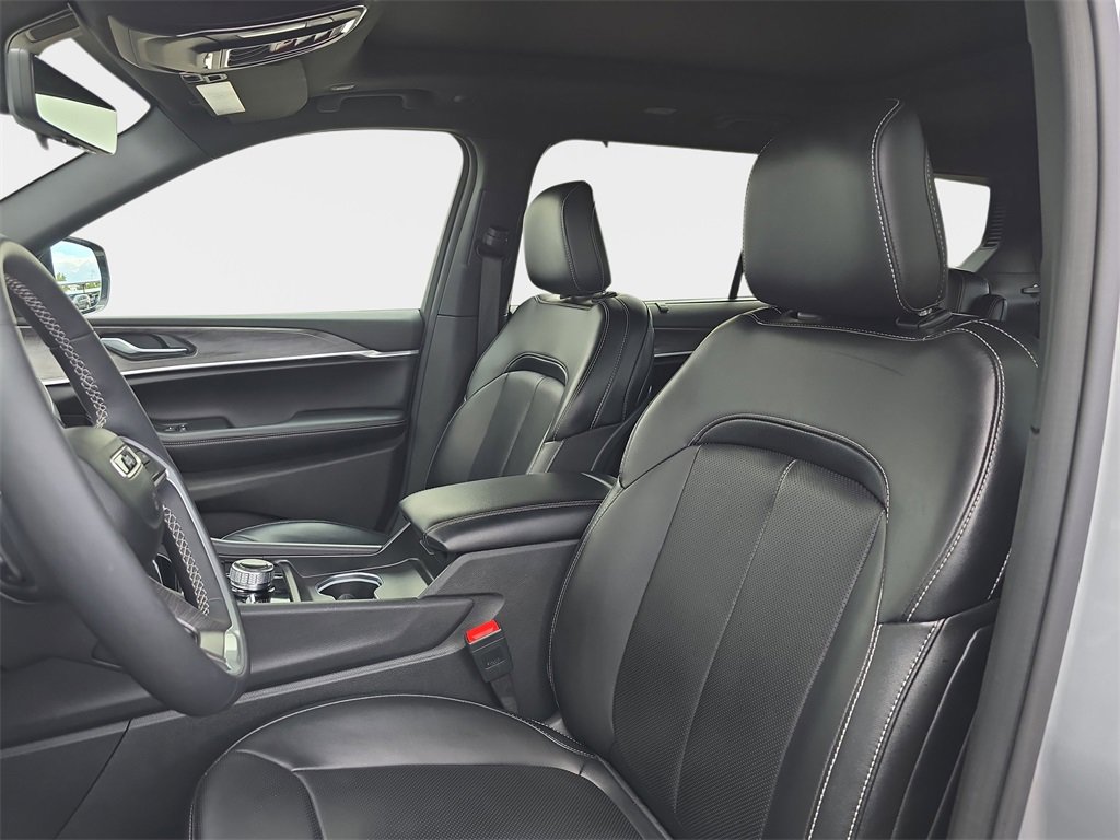 Used 2024 Jeep Grand Cherokee L Limited w/ Luxury Tech Group II image 19