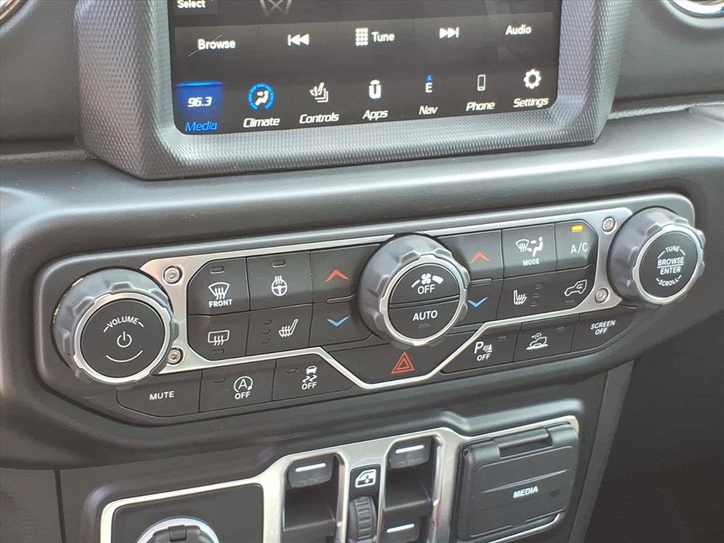 Used 2022 Jeep Wrangler Unlimited Sahara AWD/4WD image 31