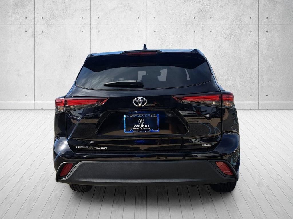 Used 2024 Toyota Highlander XLE FWD image 6