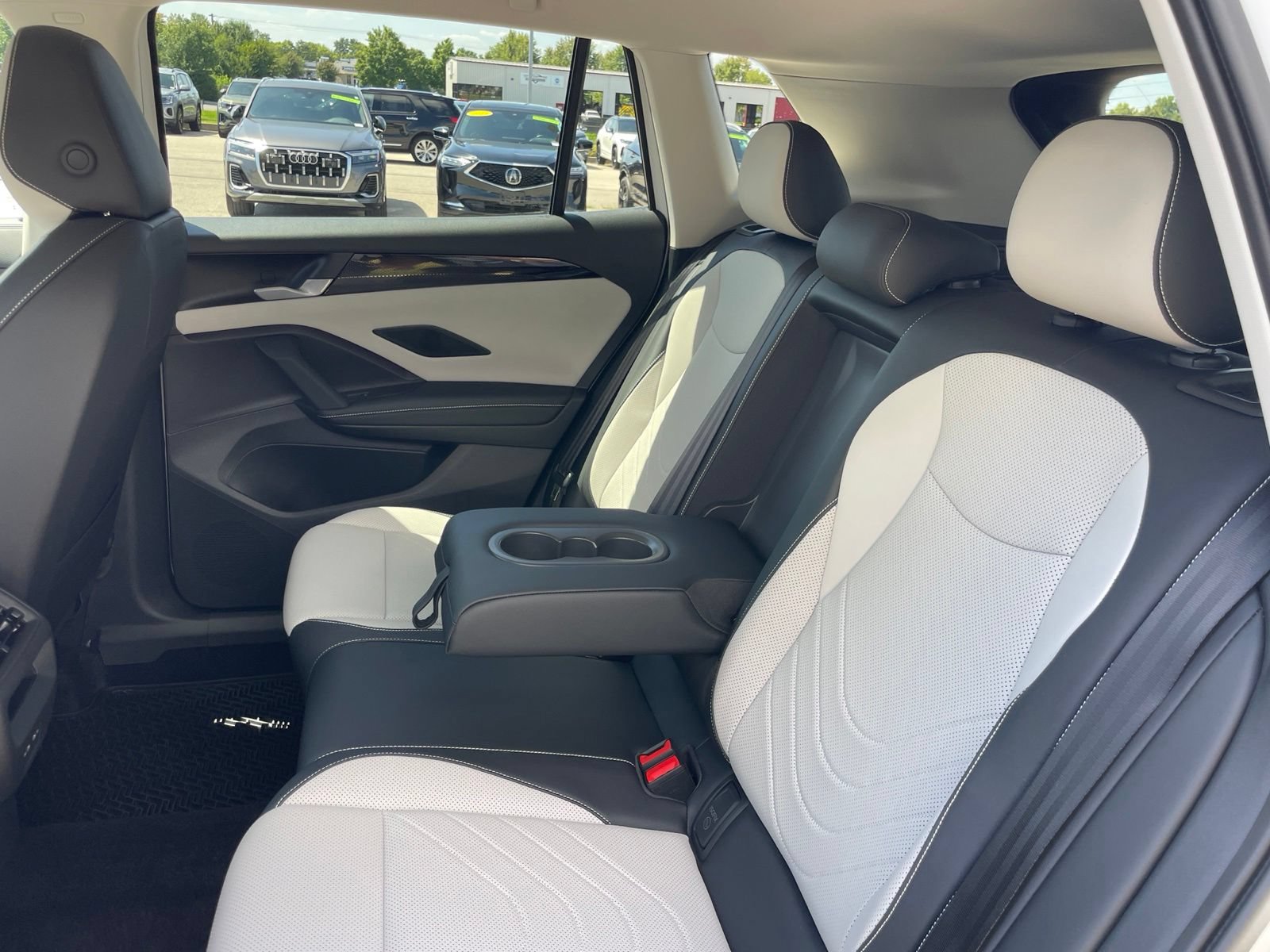 Certified 2025 Volkswagen Tiguan SE FWD image 40