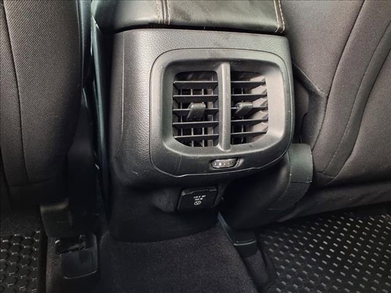 Used 2017 Jeep Cherokee Latitude w/ Safety/Convenience Group image 24