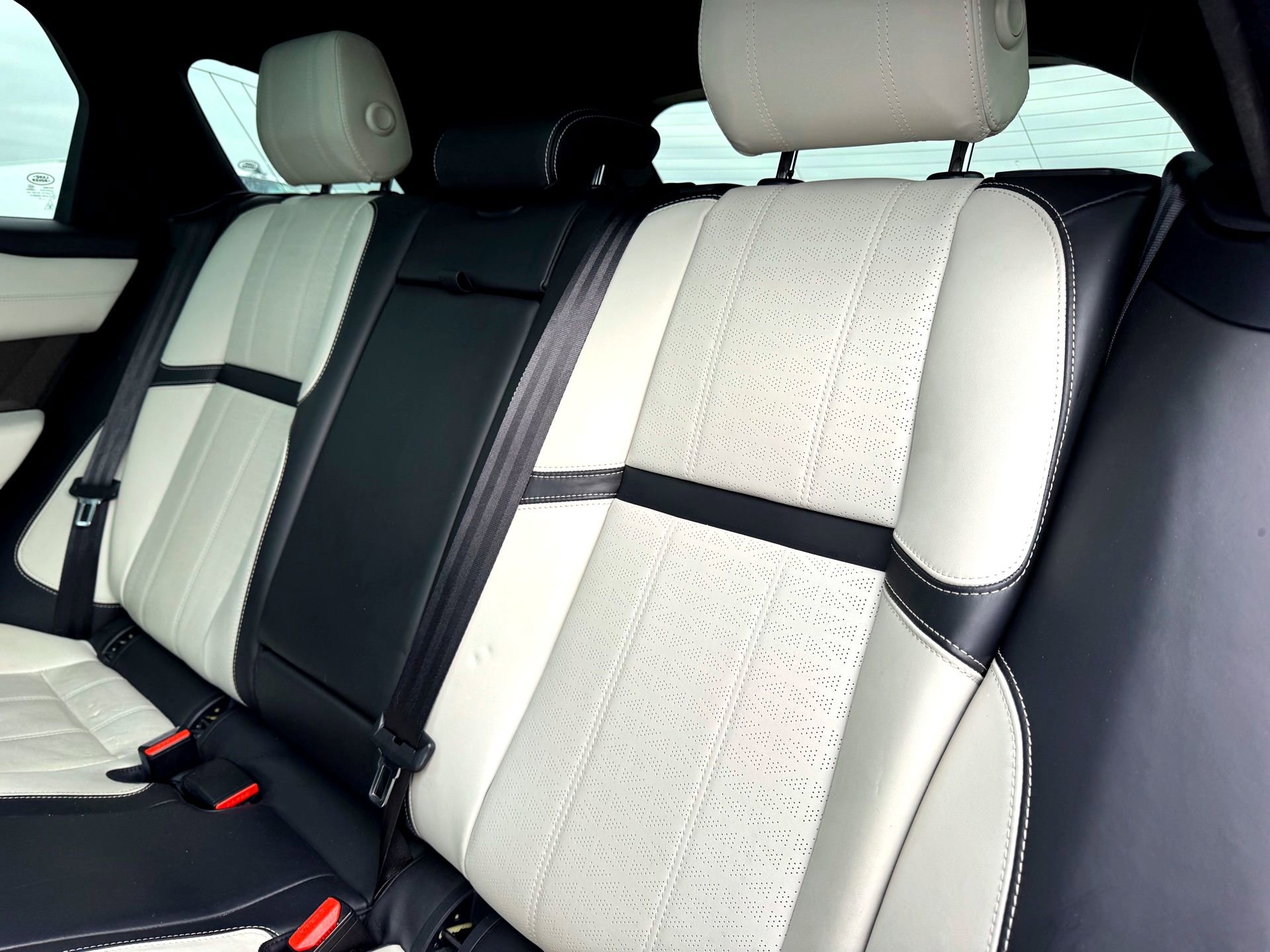 Used 2018 Land Rover Range Rover Velar image 20