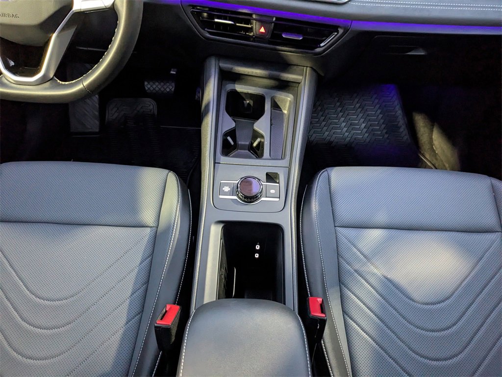 Used 2025 Volkswagen Tiguan SE image 19